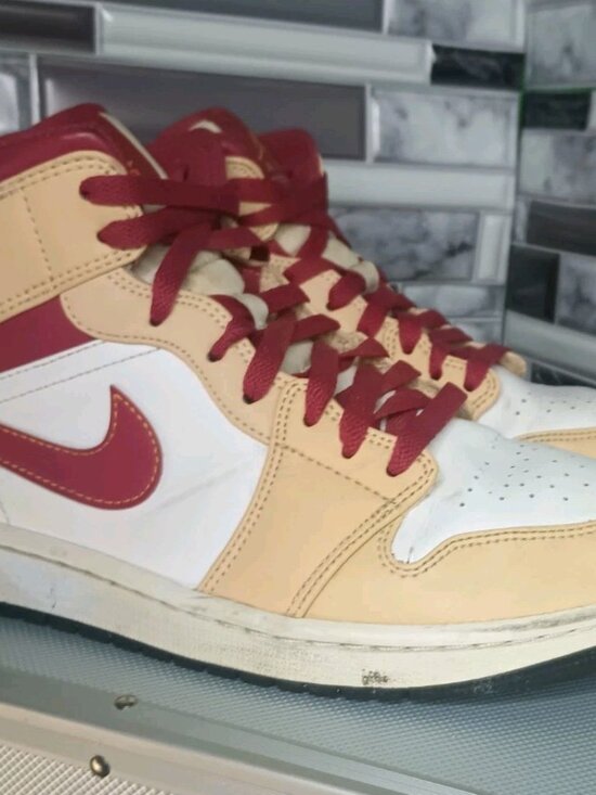 Men\'s Size 9.5/Air Jordan 1 Mid \